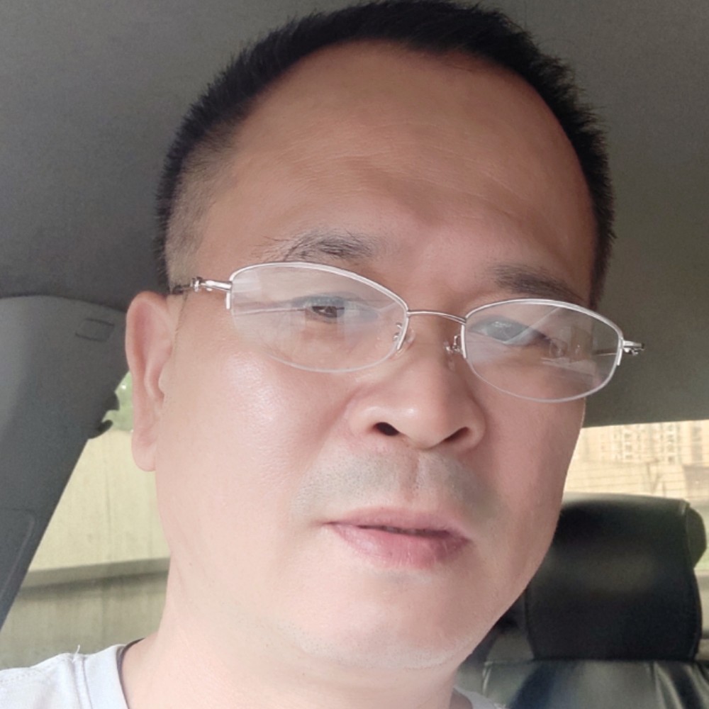 微笑蹁跹痴情的照片