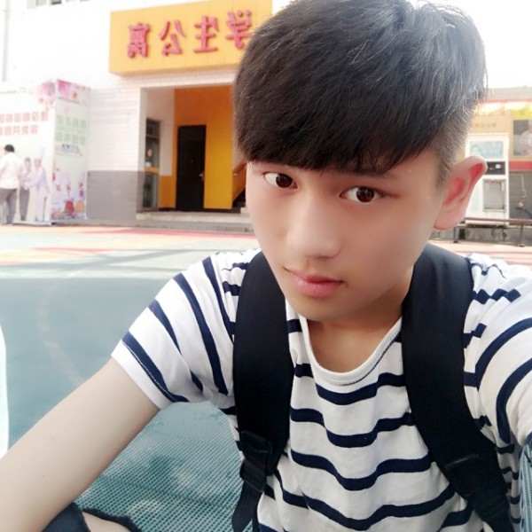 如梦倾心英俊的照片