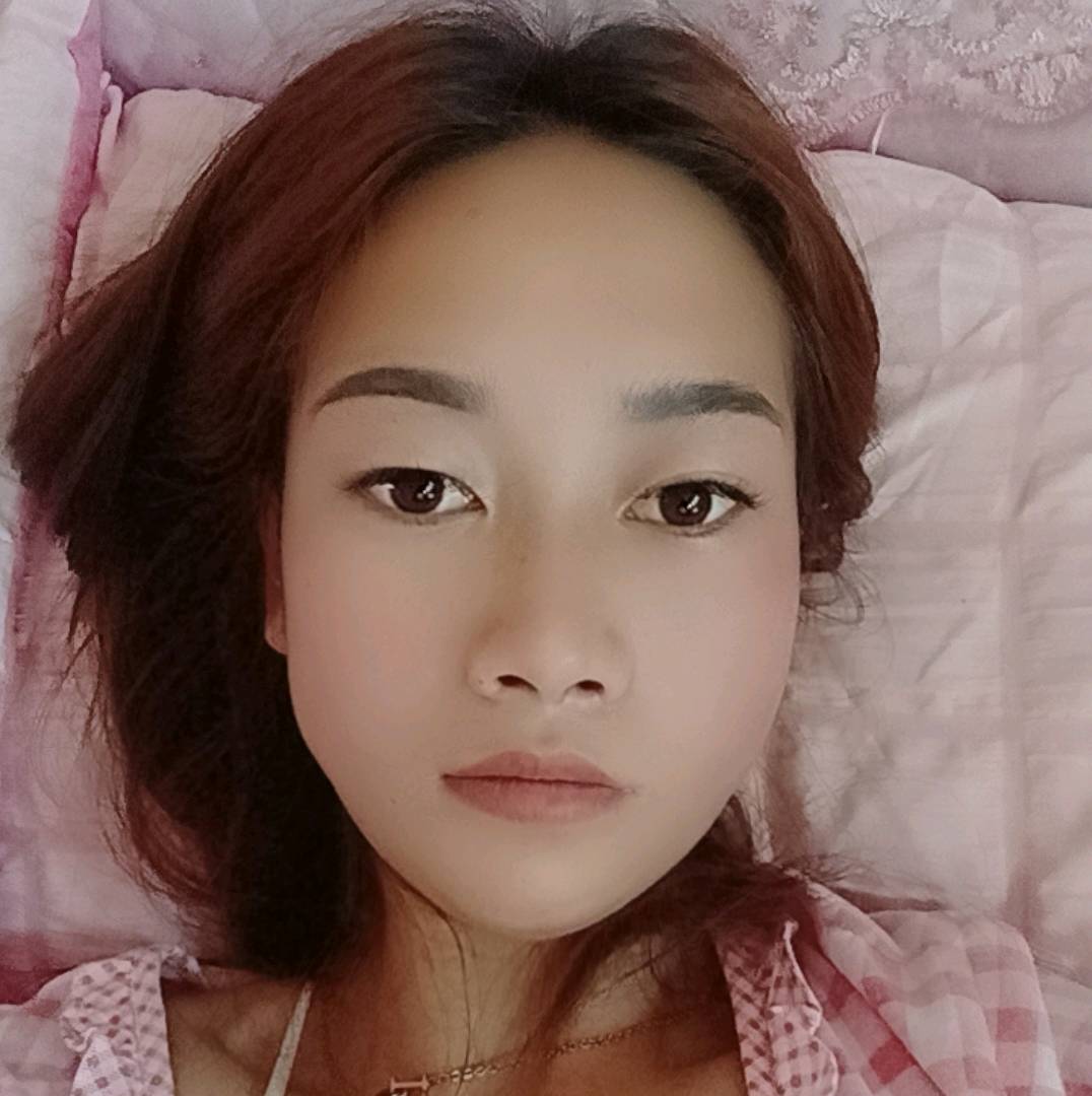 小鸭子打强健的照片