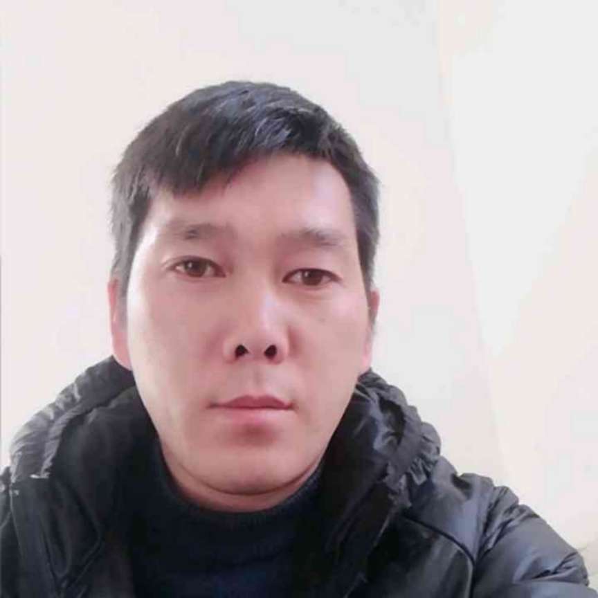 知性挽手枫叶的照片