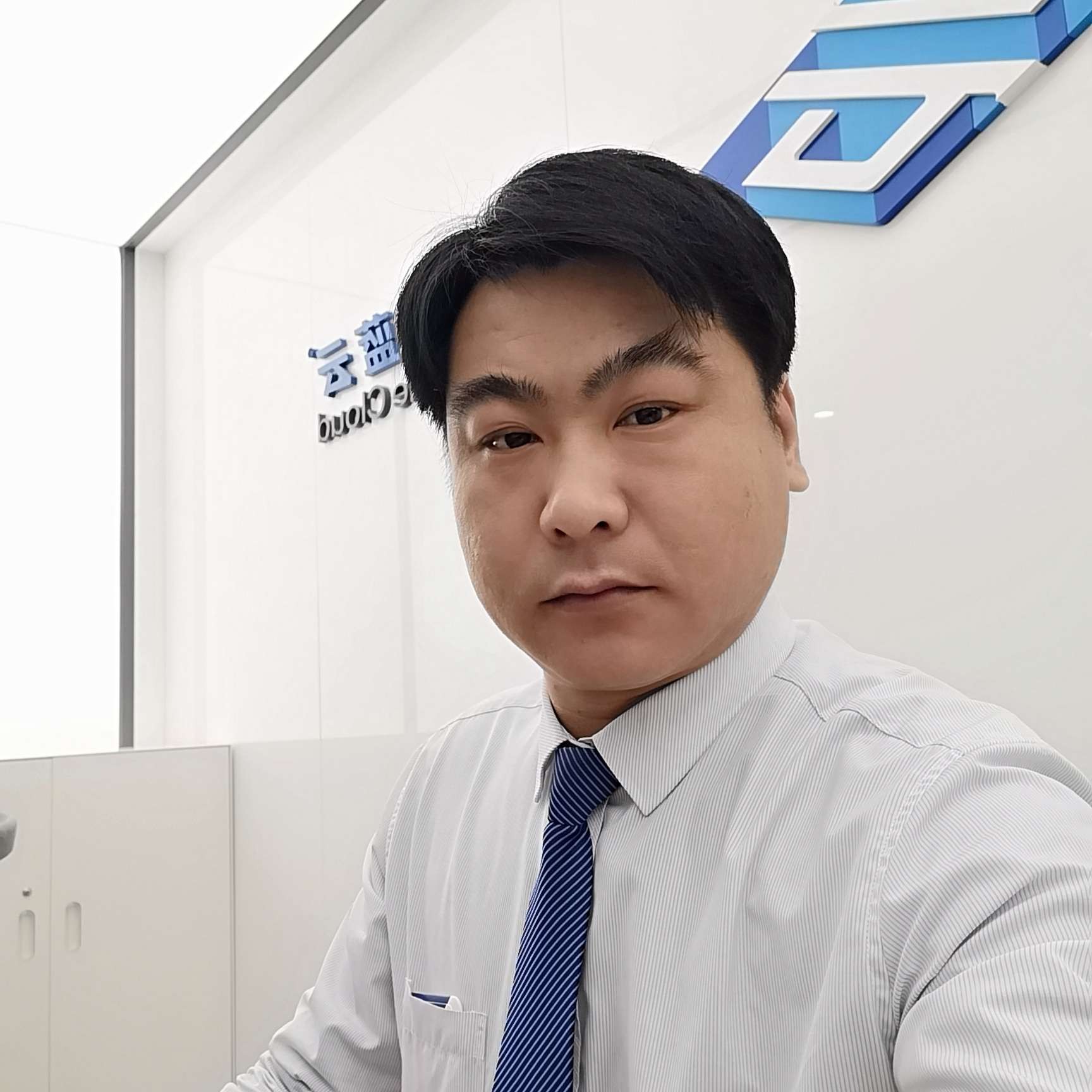 再敬往事一杯酒的照片