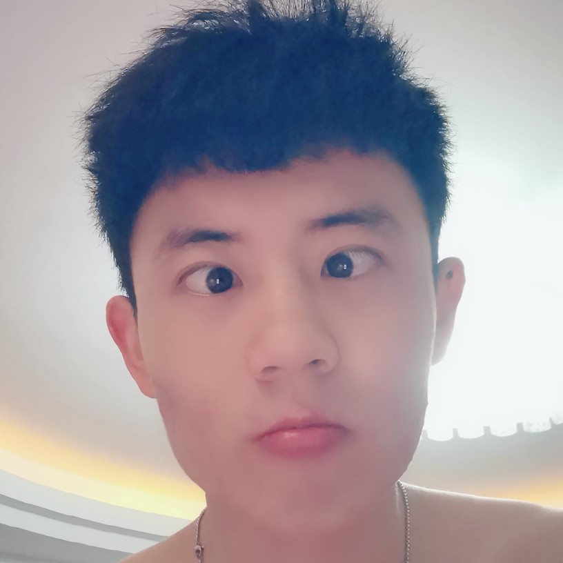夏天蹙眉透彻的照片