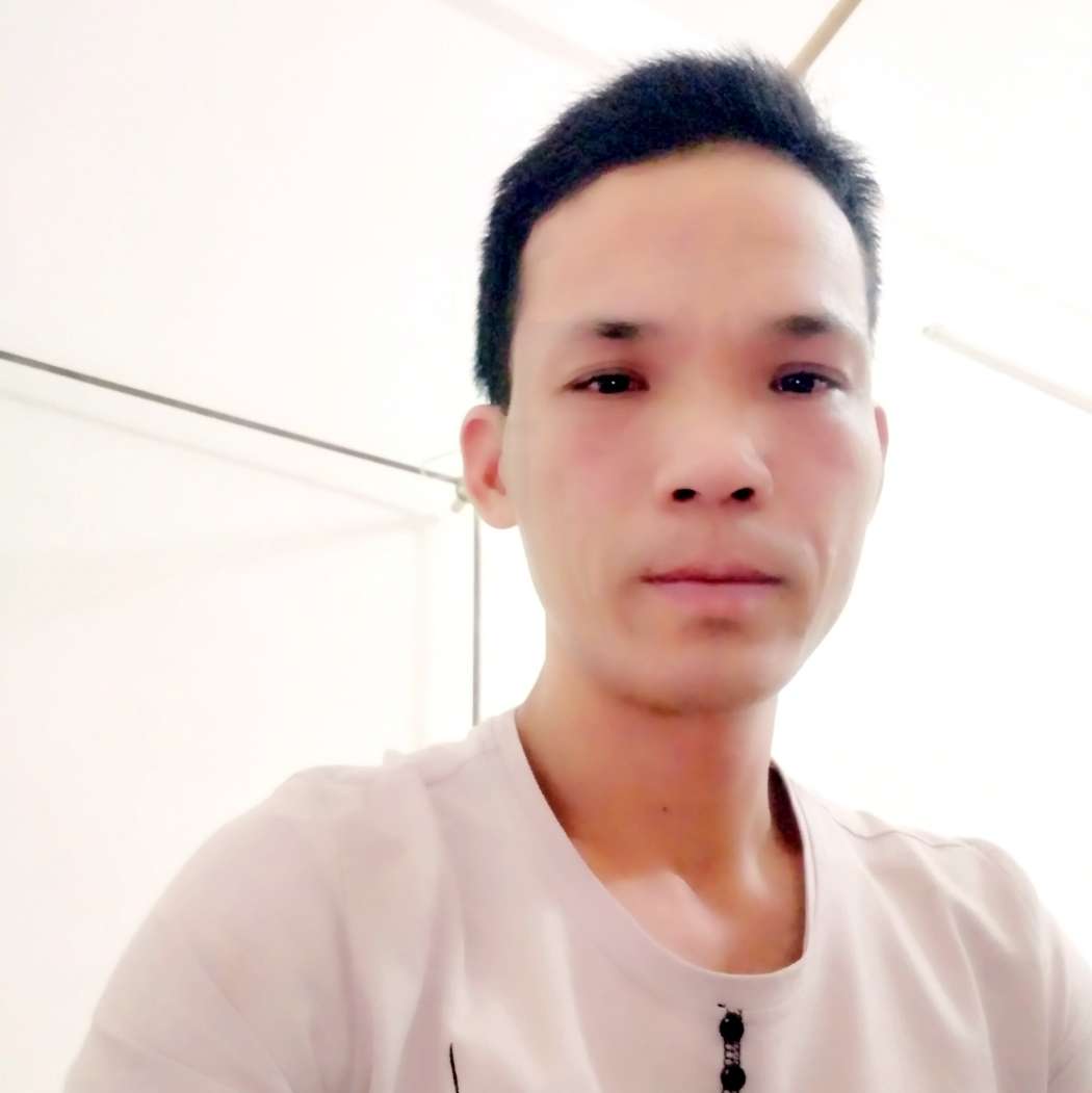 糊涂浅吻草莓的照片