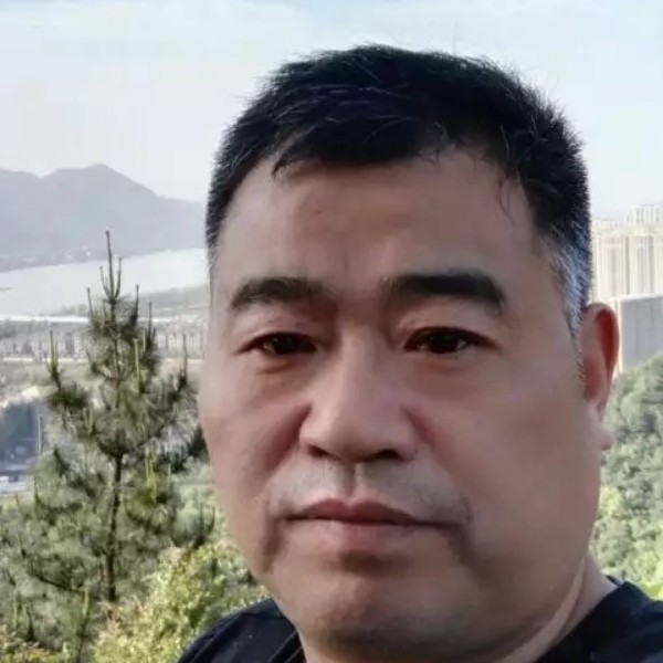 丁简单的照片