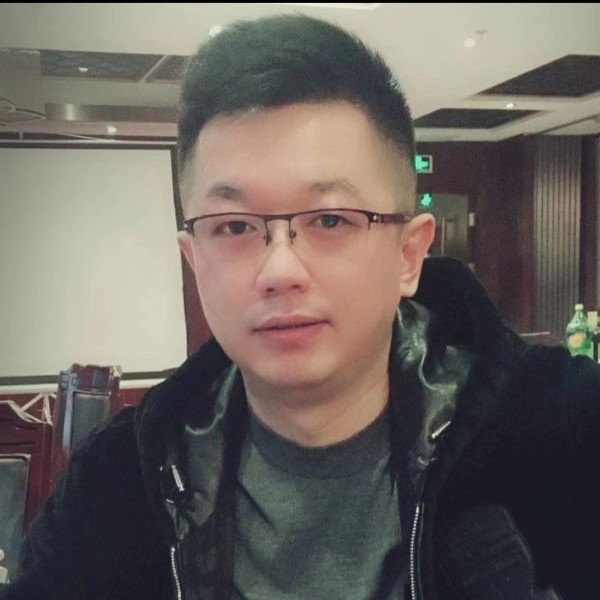 李宇森的照片