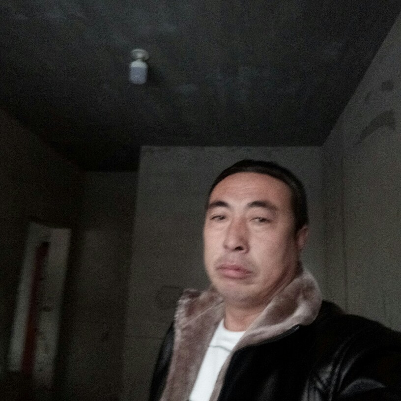 一个人摩托的照片