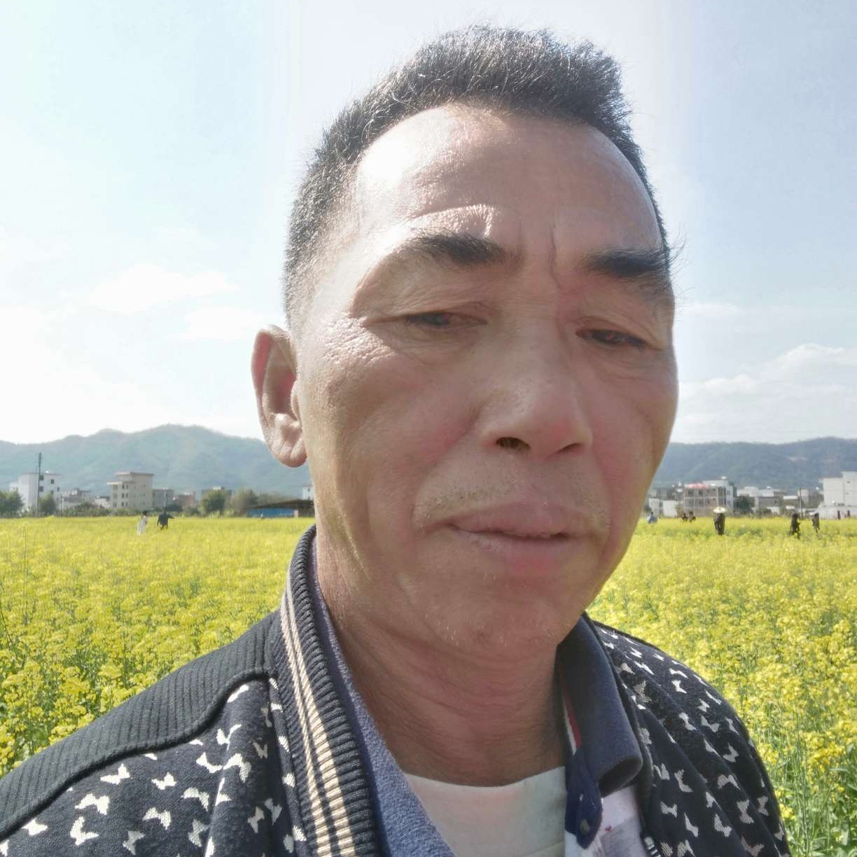 高跟鞋向寂冷的照片