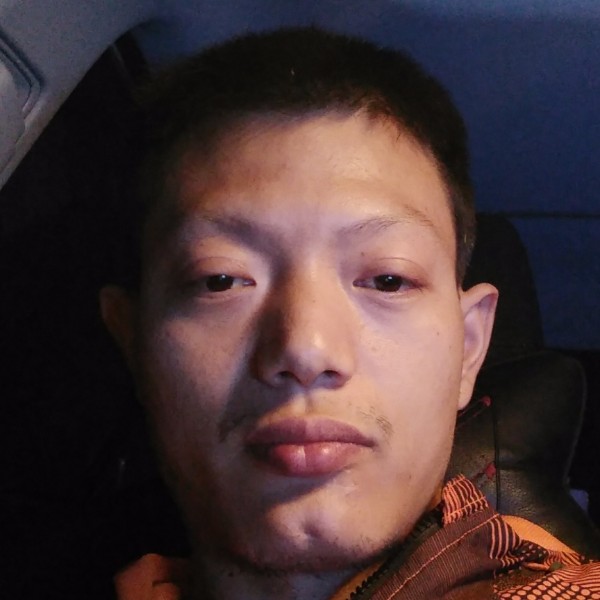 前行中的拼搏者的照片