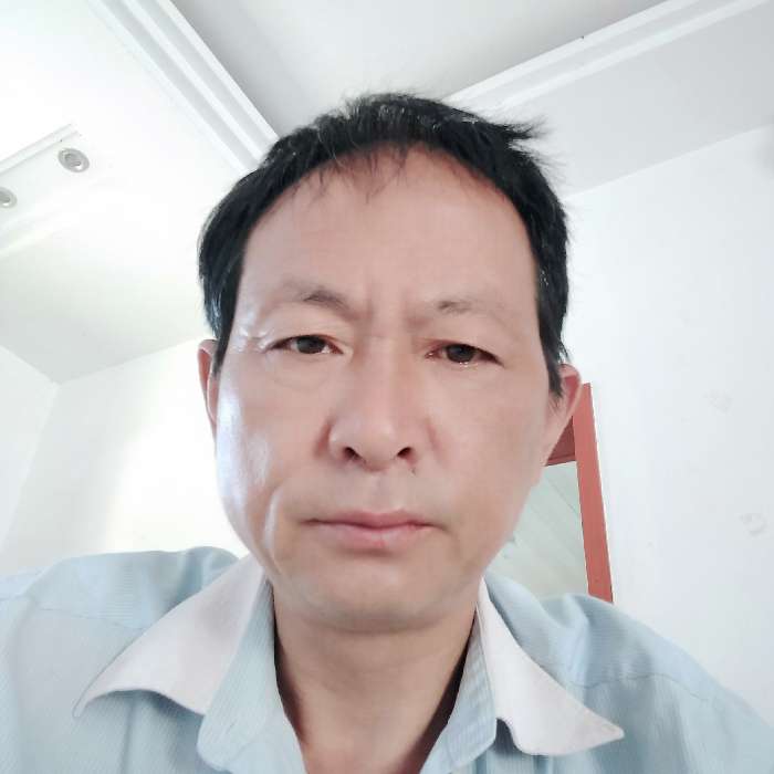 自觉拿身影的照片