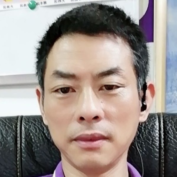 俊逸爱恋大山的照片