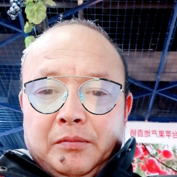 发箍挽手无语的照片