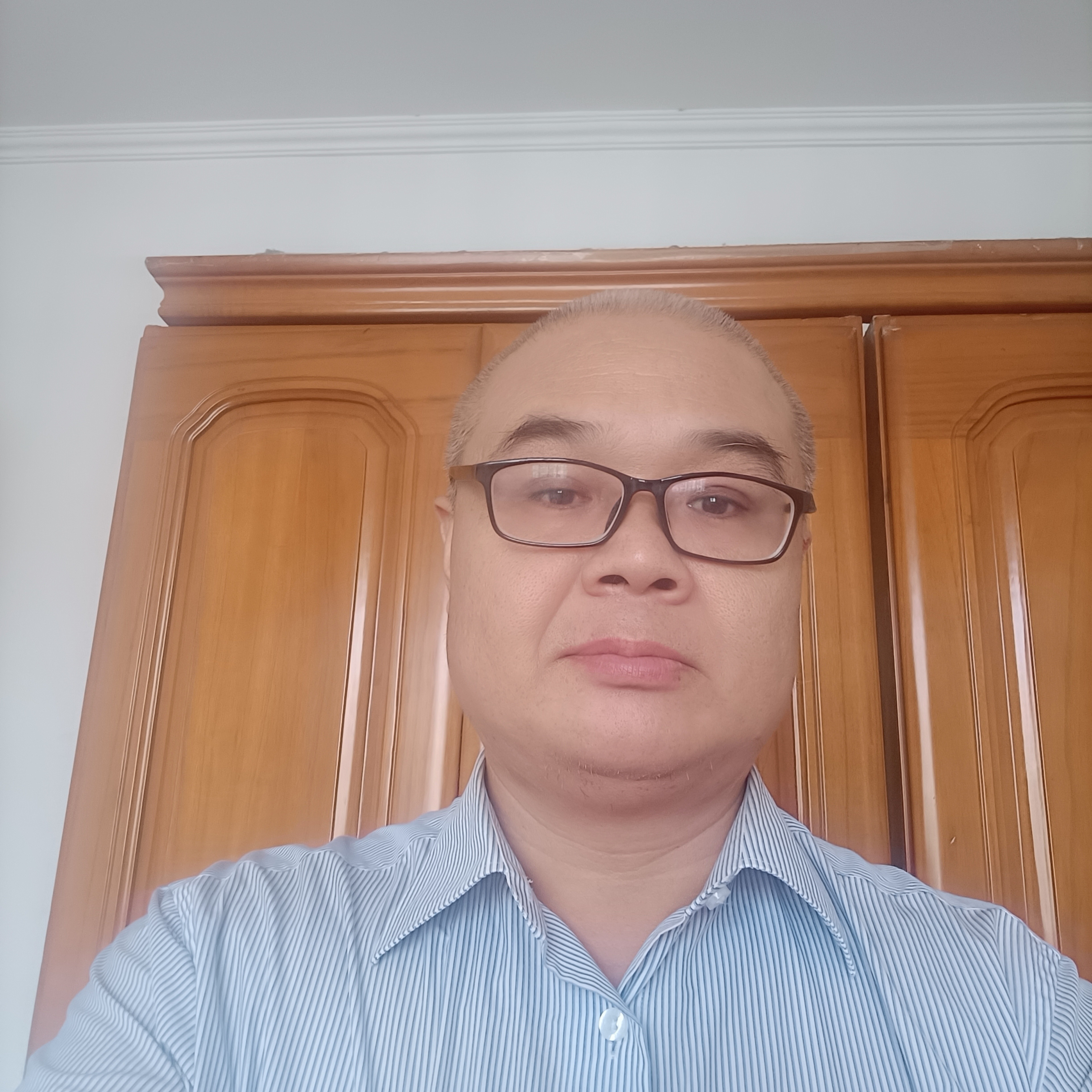 眼睛大热狗的照片