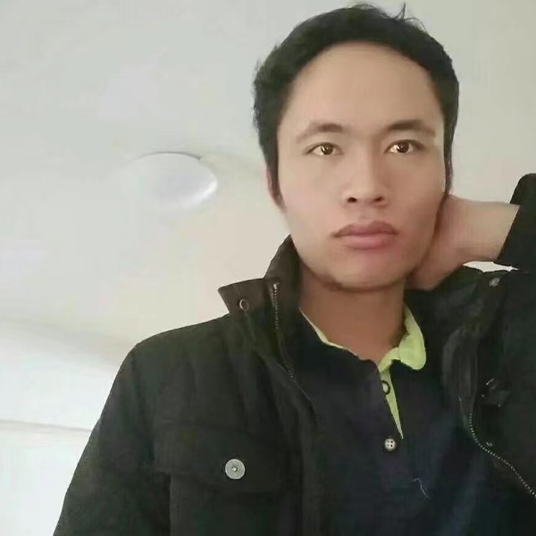 缱绻深拥幸福的照片