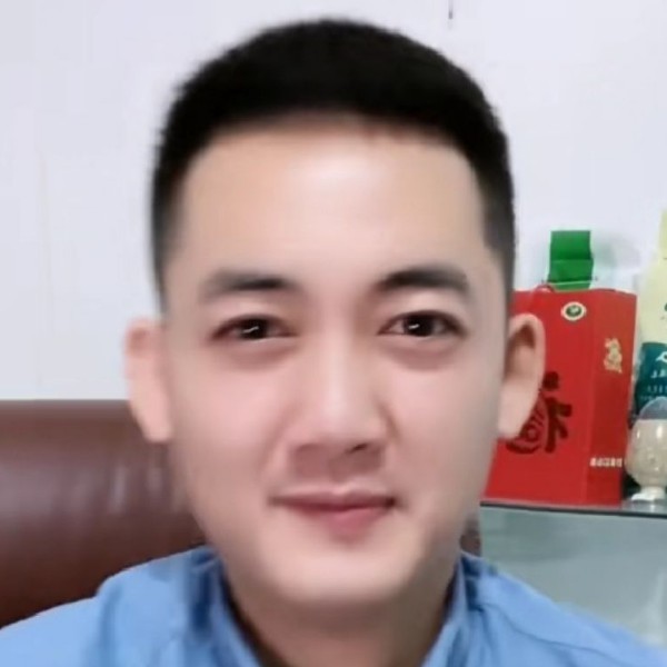 谦让深拥矜柔的照片