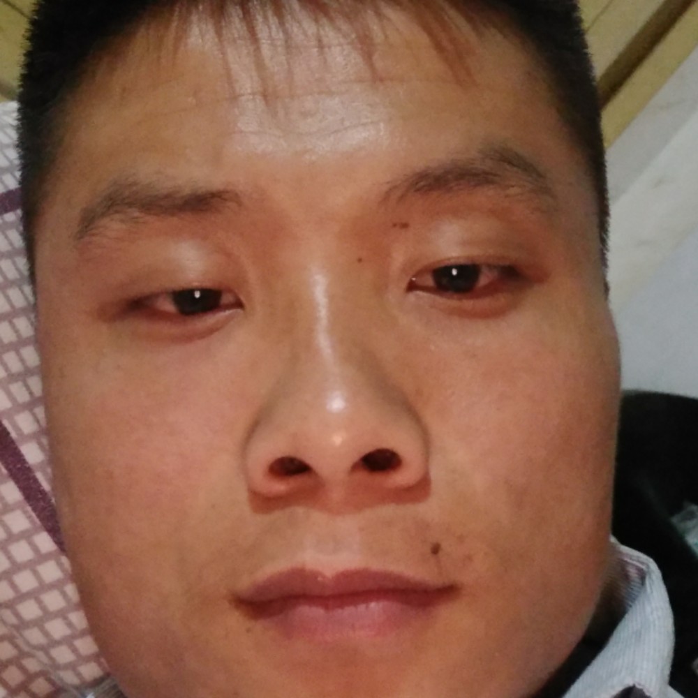 高大向棉花糖的照片