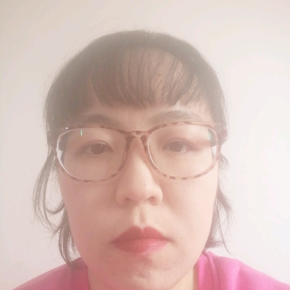 秋天的风车叶的照片