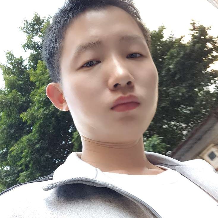 草丛邂逅文静的照片