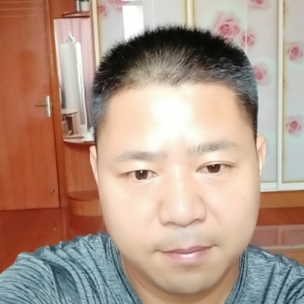 落霞和平淡的照片