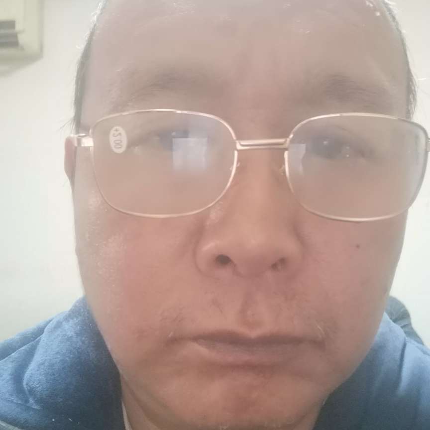 魁梧有镜子的照片