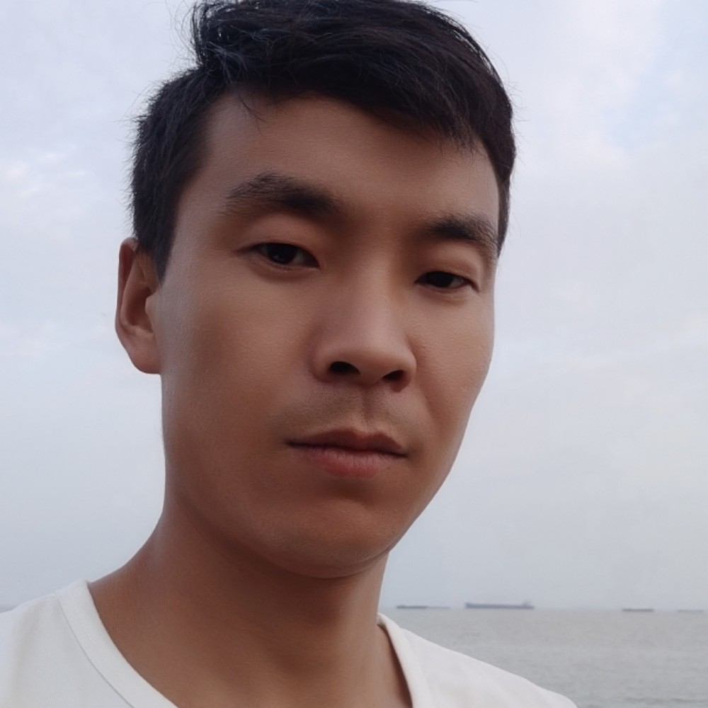 俊秀相许月光的照片