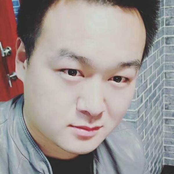 无奈深拥战斗机的照片