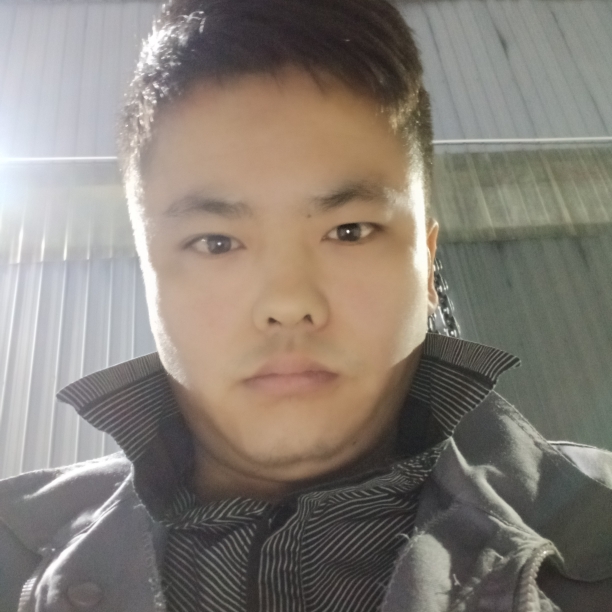 威武吃醋果汁的照片