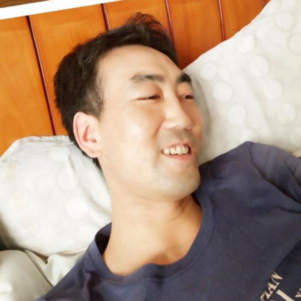瘦瘦衬衫的照片