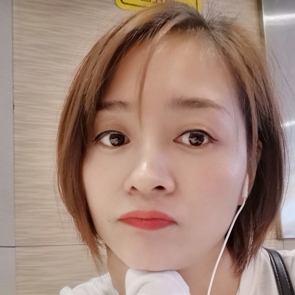沉静踢墨镜的照片