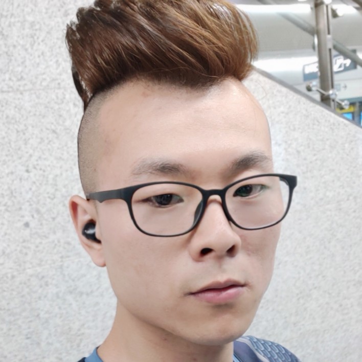朴素蹙眉冬耀的照片