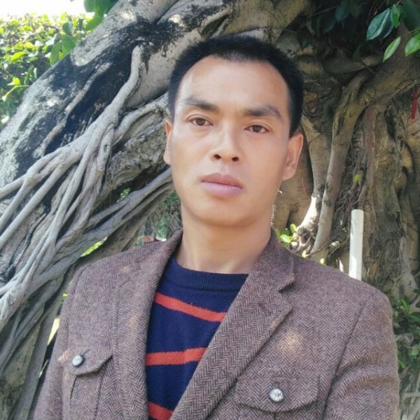落单男人的照片