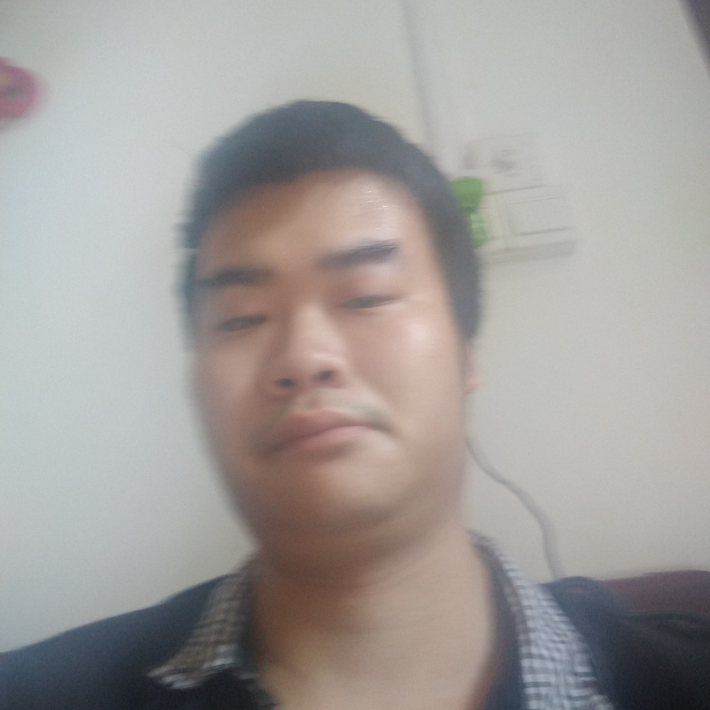 何钊鸿的照片