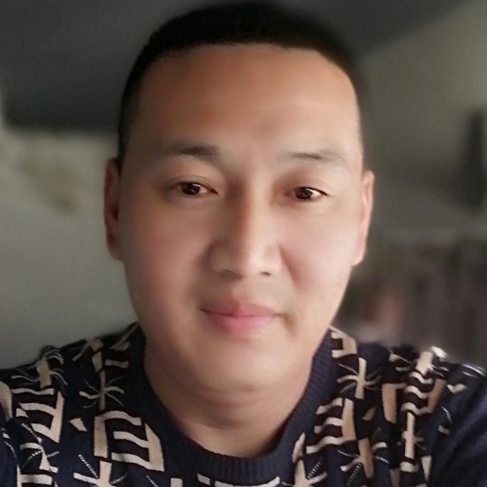 积极扯玫瑰的照片