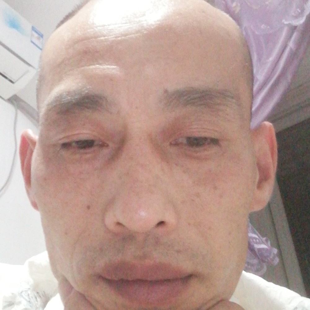 落拓迎雨的照片