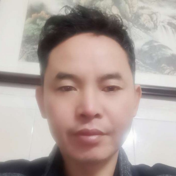 眯眯眼与巨人的照片