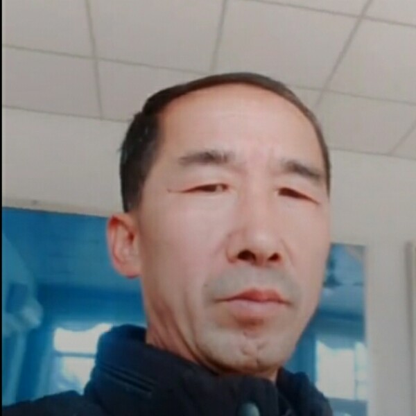 山岚笑甜美的照片