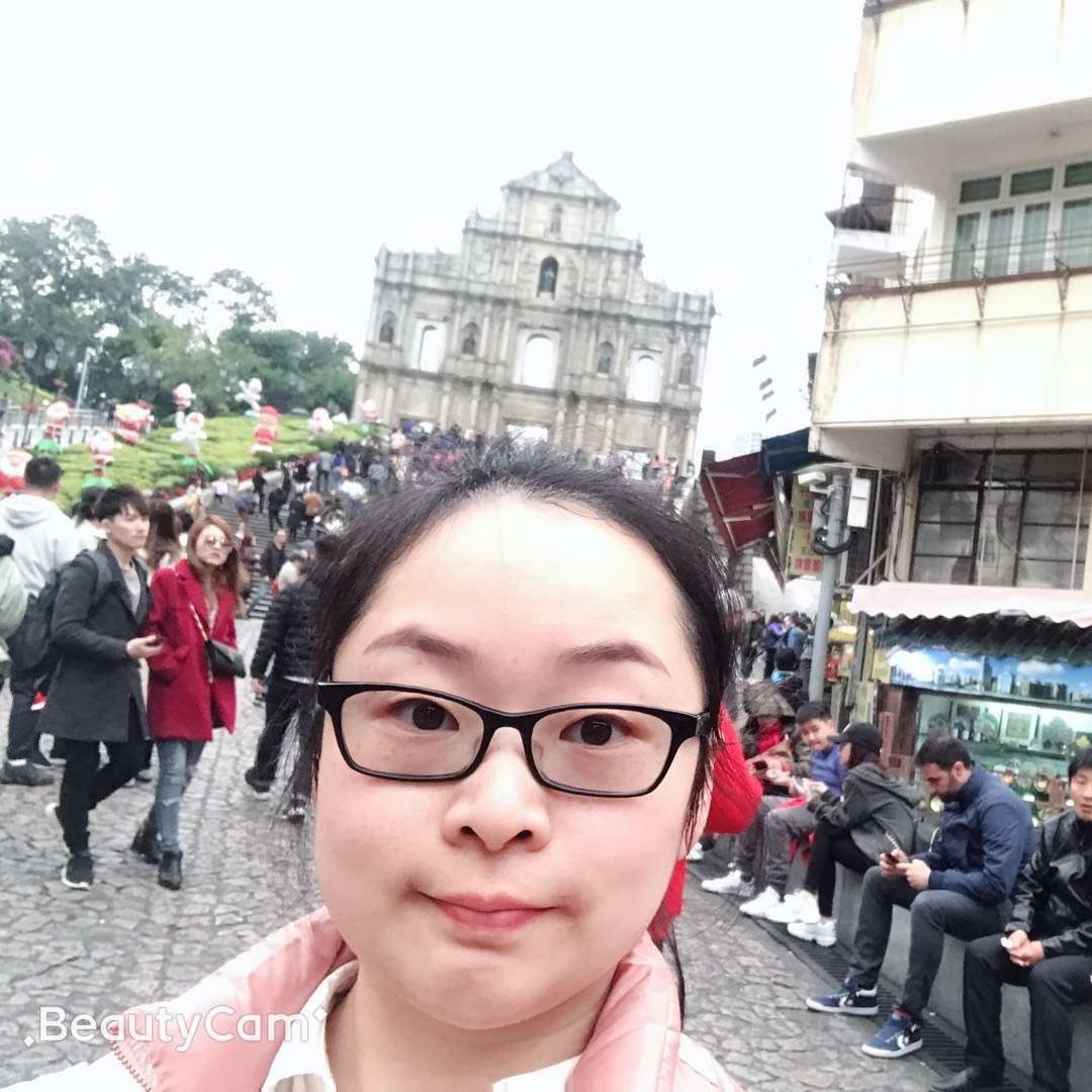 张妮的照片