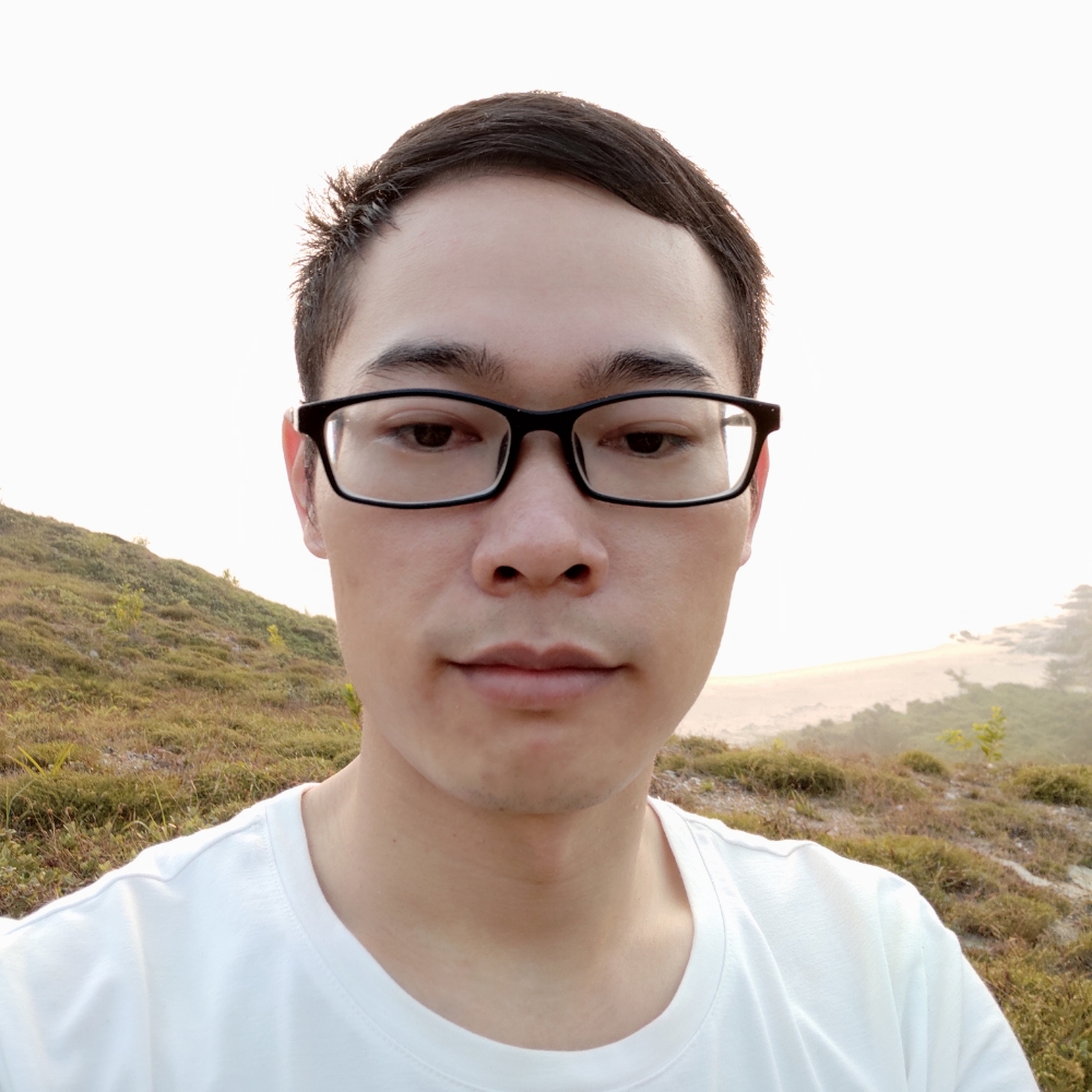 眯眯眼与枫叶的照片