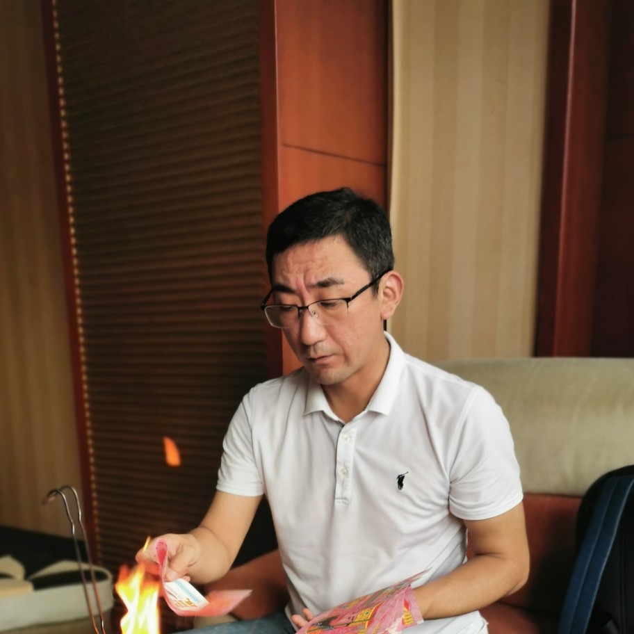 激昂与水影的照片