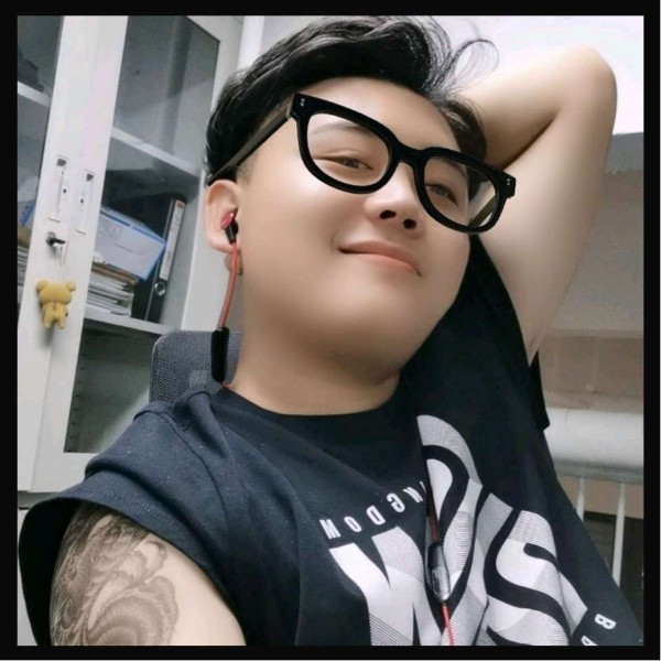 小松鼠爱激动的照片