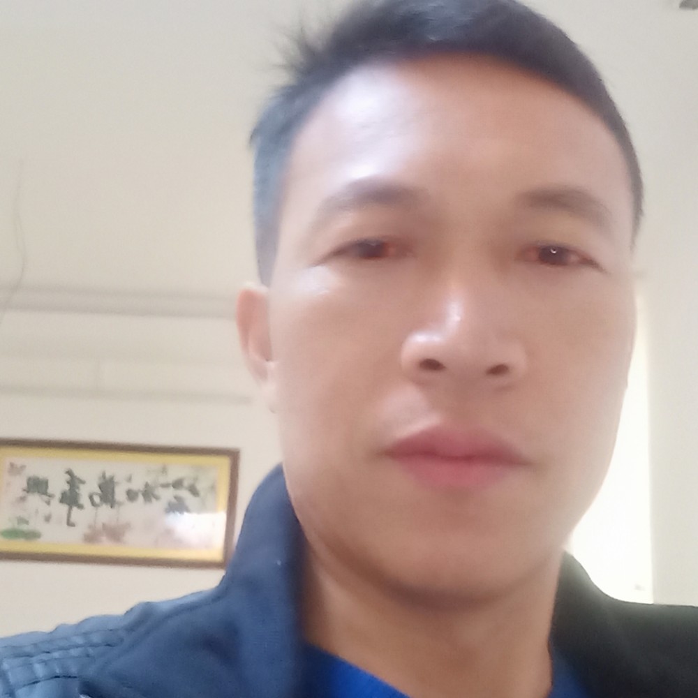 青衣挽手优雅的照片