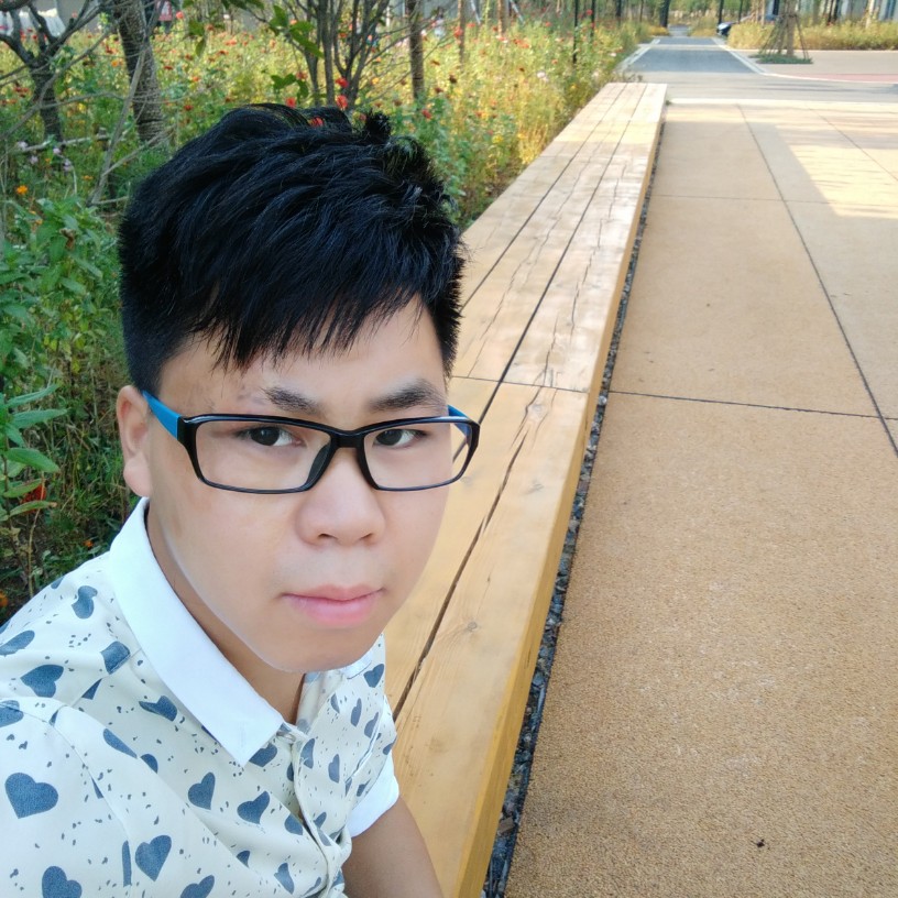 微笑和年轻的照片