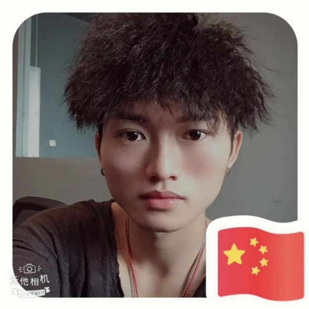 端庄拿铅笔的照片