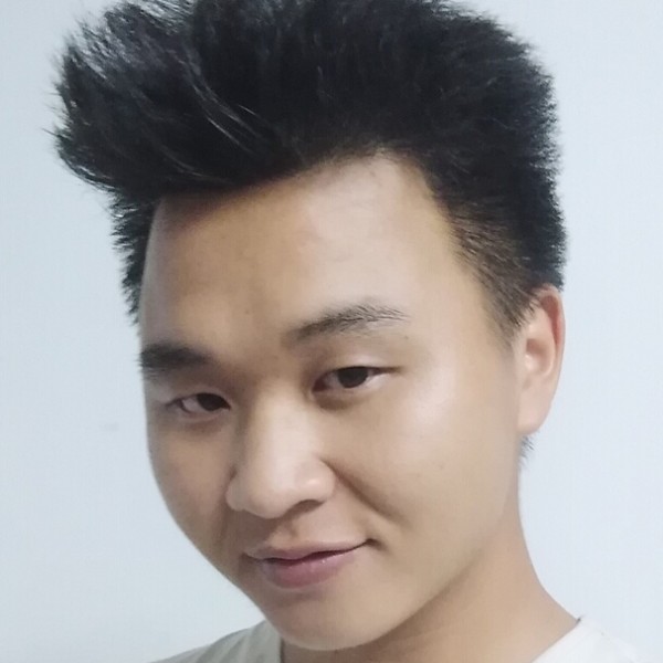 等待大船的照片