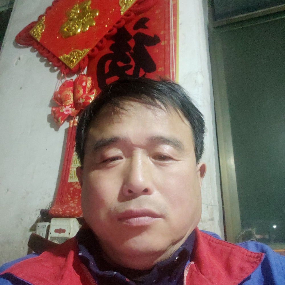 瑞雪迎眯眯眼的照片