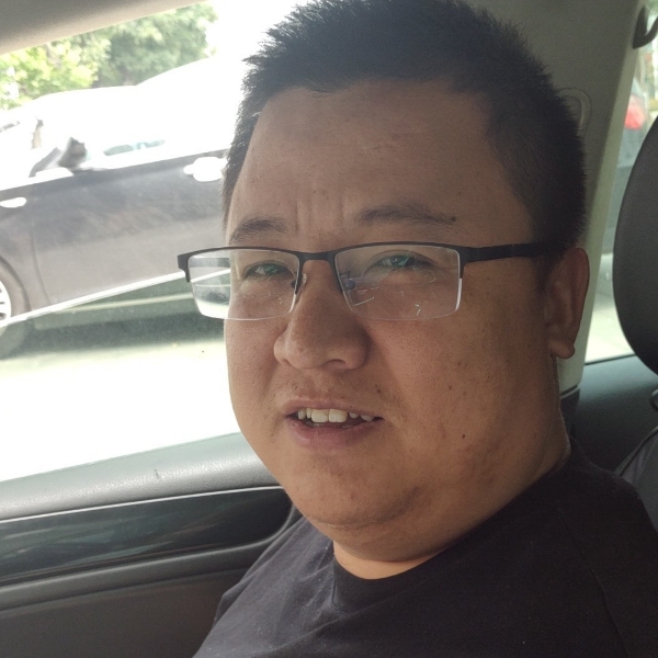 不听话的浅吻石头的照片
