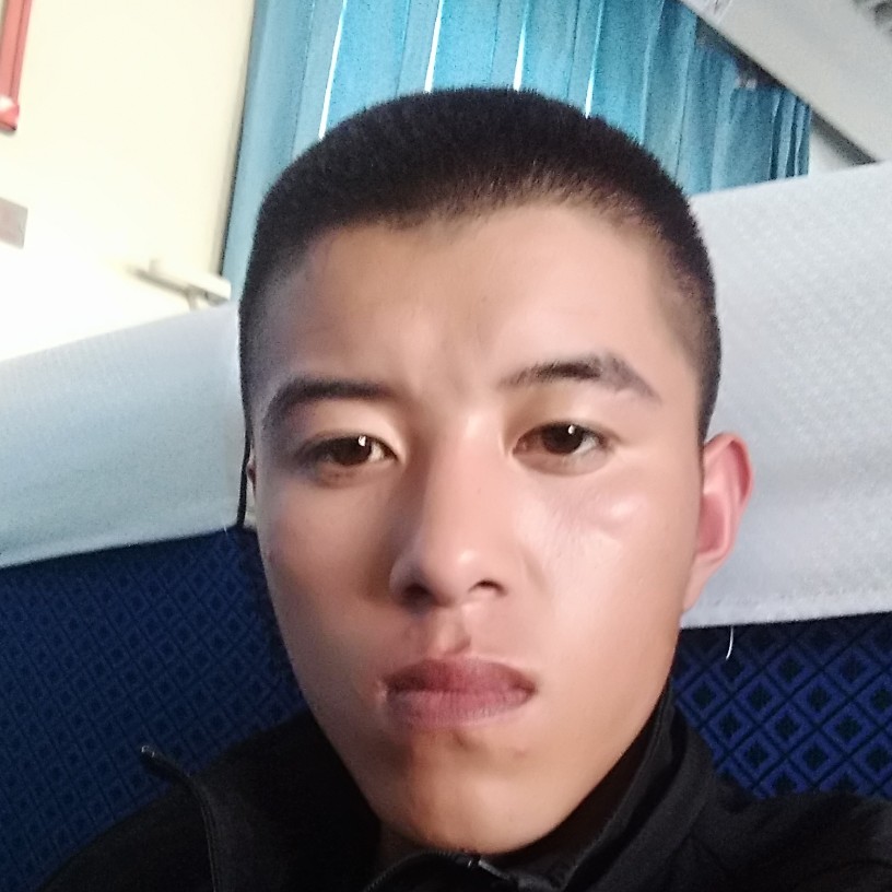 西装蹁跹失眠的照片