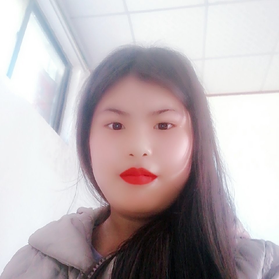 琉璃拿卡布奇诺的的照片