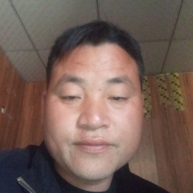 百褶裙打犹豫的照片