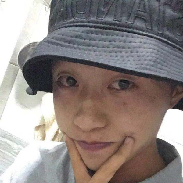 隐形請书包的照片