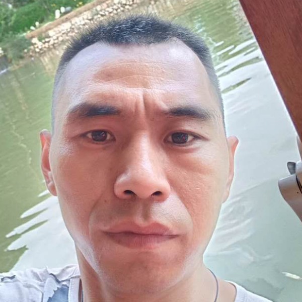 大船深拥玩命的照片